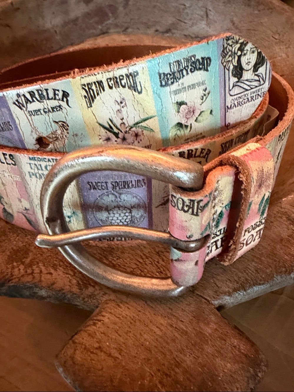 NWT Fossil Distressed Crackly Painted Leather Belt Vintage Ad Theme Fabulous L
